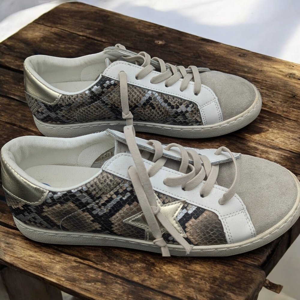 Vintage Havana Sneakers Faux Snake Skin Pattern Gold‎ Star Size 6.5 Lace Up